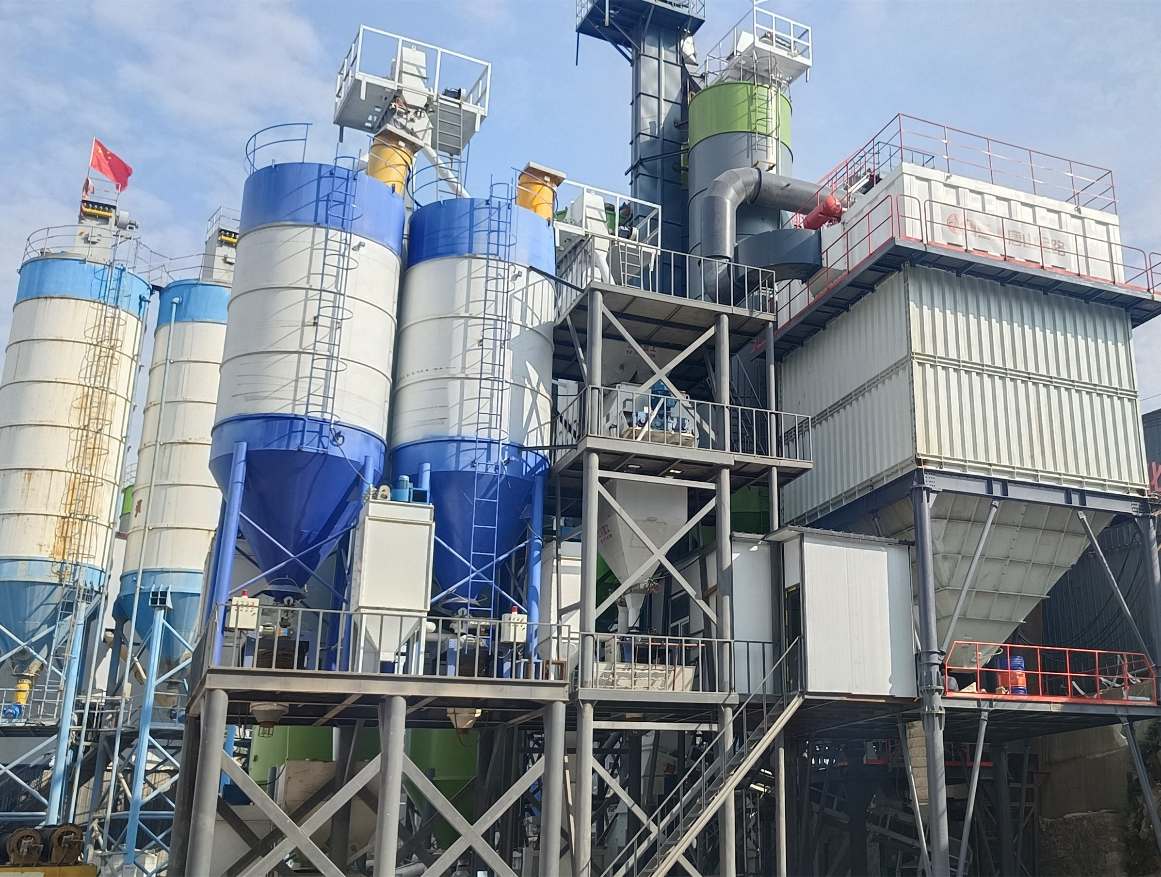 機(jī)制砂成建筑用砂主要來源，唐山金路制砂樓提供高標(biāo)準(zhǔn)機(jī)制砂生產(chǎn)設(shè)備