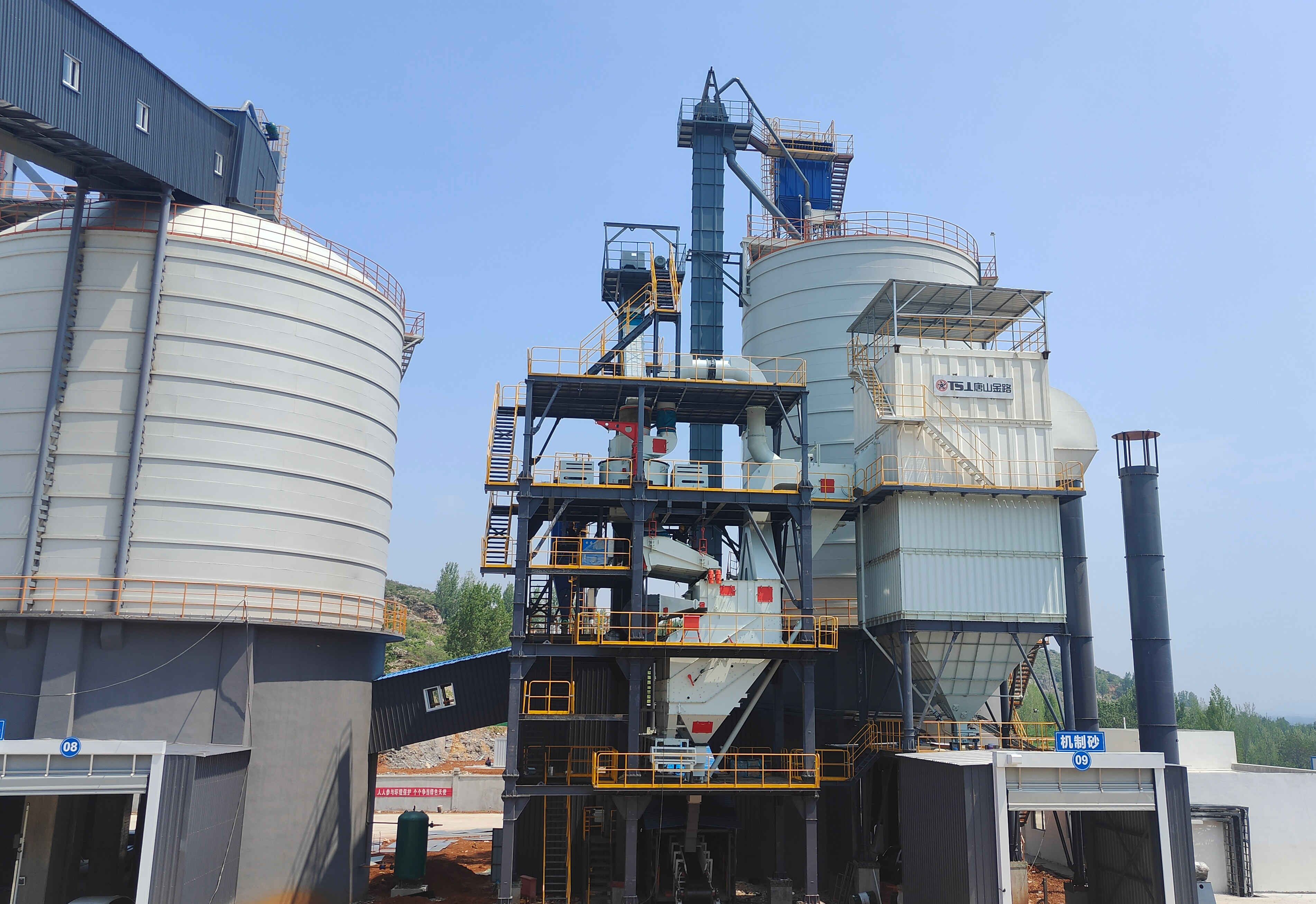 山東時產(chǎn)150噸制砂樓項目，一個月時間進(jìn)入投產(chǎn)模式