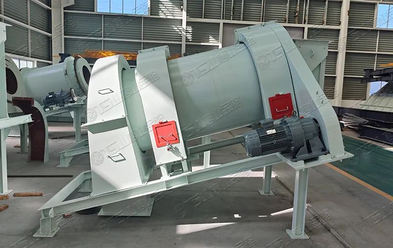 機(jī)制砂防離析、防揚(yáng)塵，有經(jīng)驗(yàn)的砂廠都在用加濕拌和機(jī)